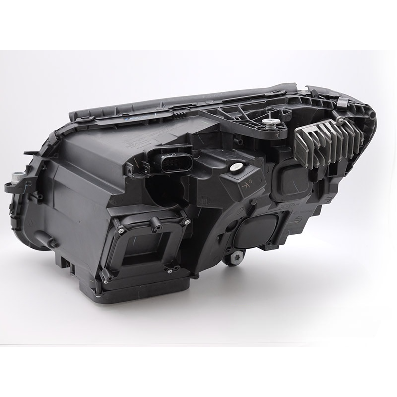 Faróis DayLight / Black - Mercedes W205 (2014-2018) Faróis DayLight / Black - Mercedes W205 (2014-2018)